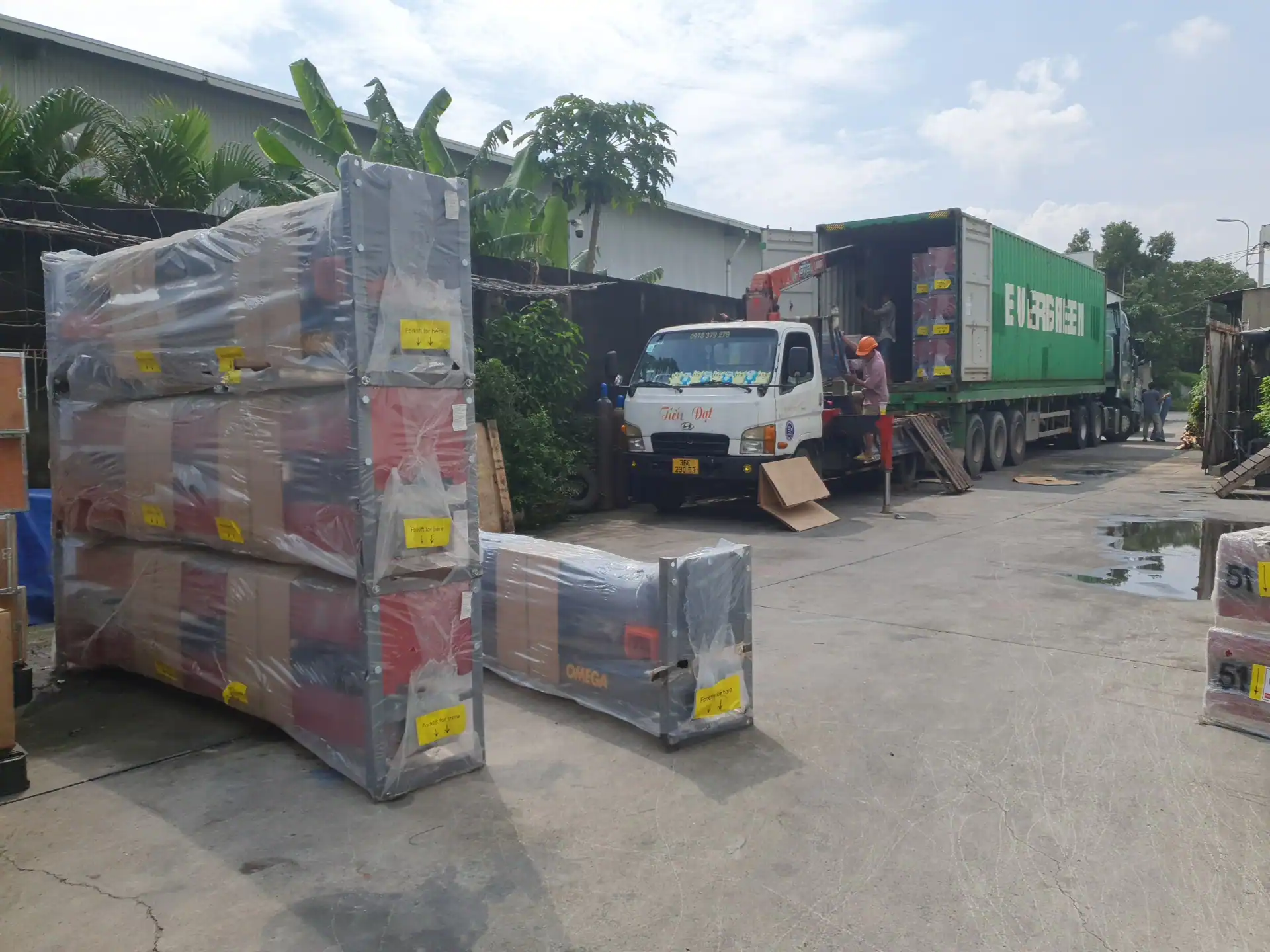 Đóng kiện cầu nâng 2 trụ vận chuyển an toàn