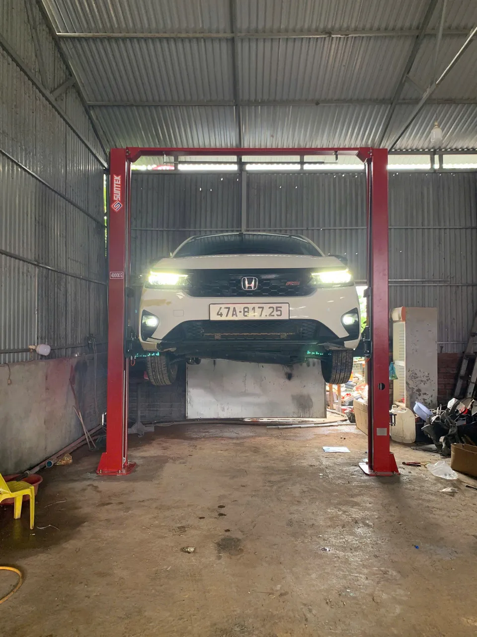 Lắp đặt cầu nâng 2 trụ cổng trên SUNTEK 4000T tại Đắk Lắk