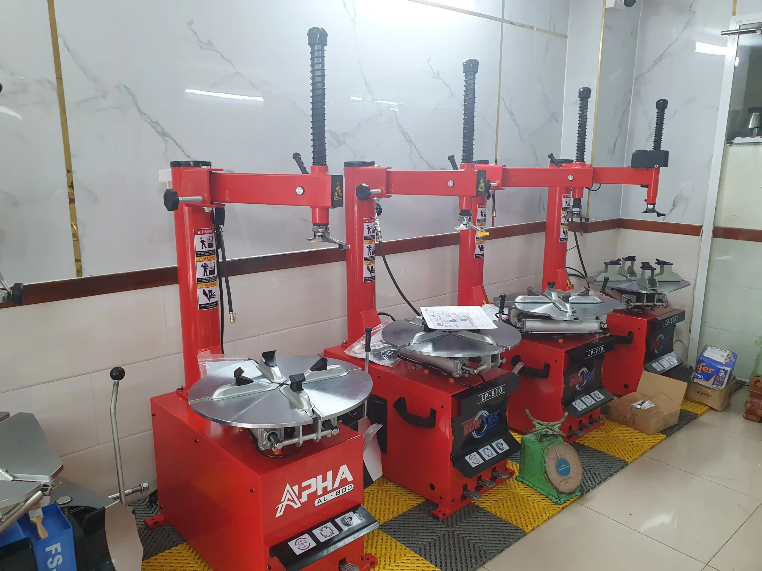 Mặt tiền Showroom Thiết Bị Lộc Phát