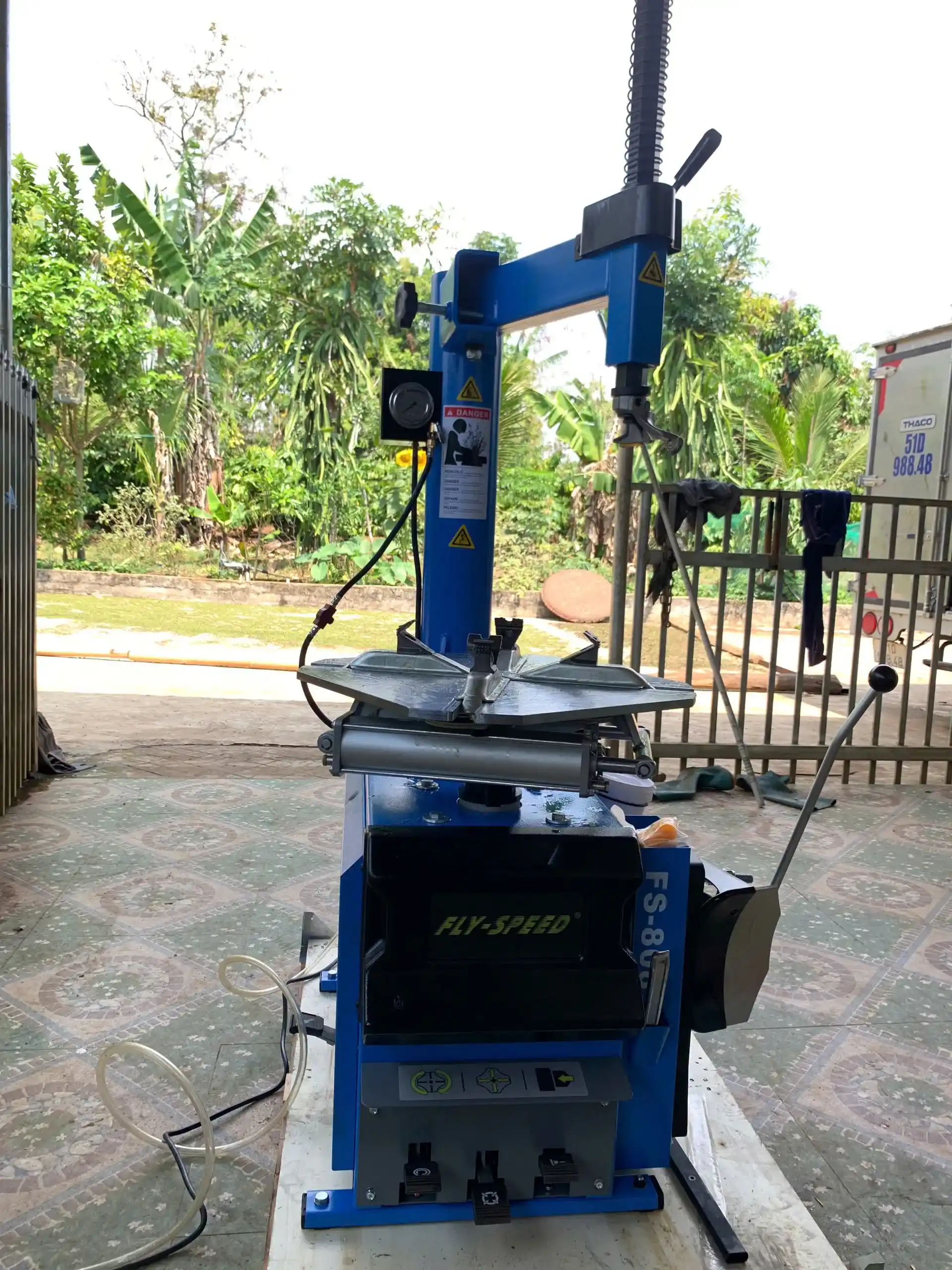 Lắp đặt máy tháo lốp ô tô tại Gia Lai