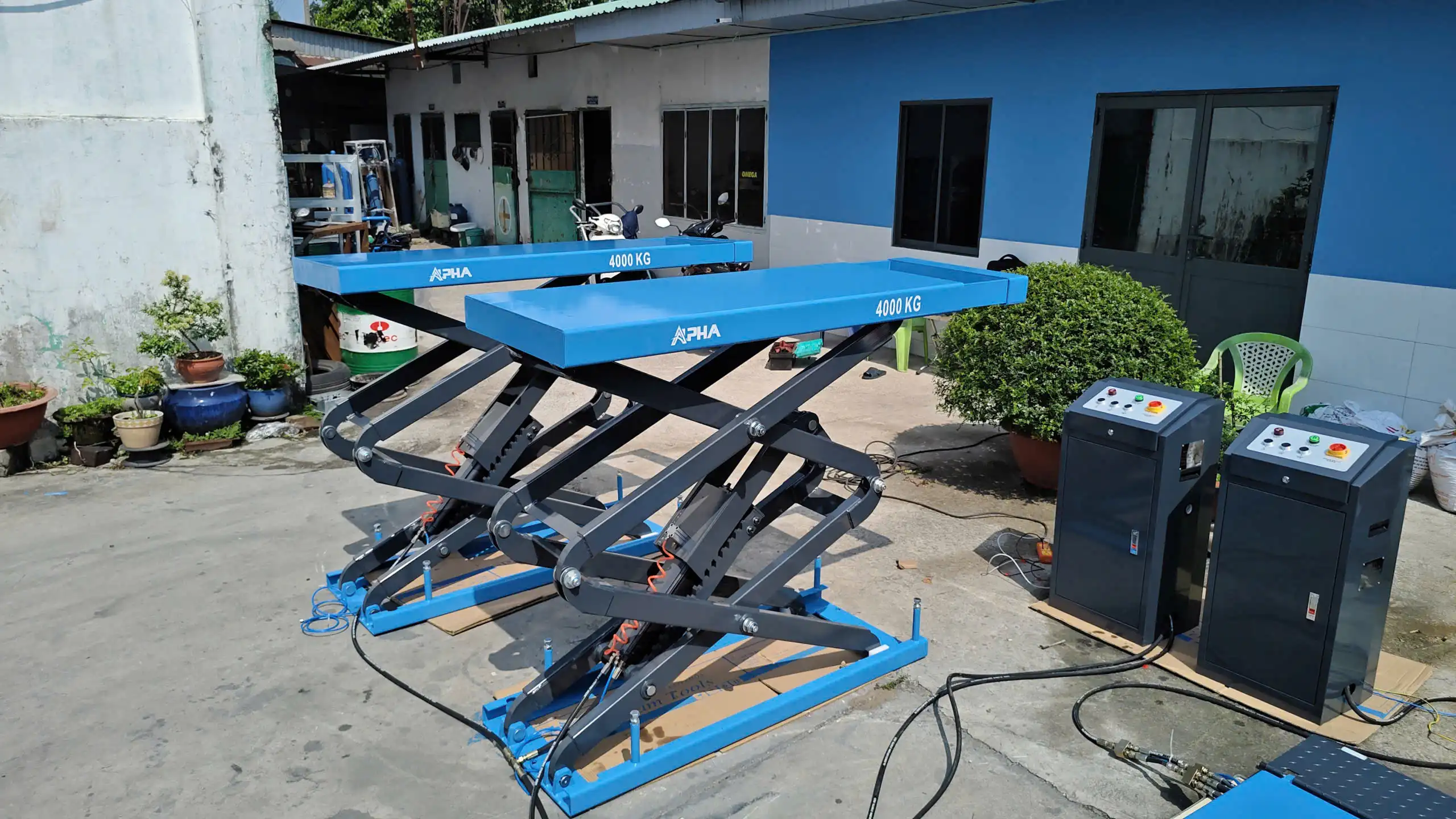 Cầu Nâng Ô Tô Kiểu Xếp Âm Nền ALPha AL-4XA 12 Lắp đặt cầu nâng ô tô kiểu xếp âm nền