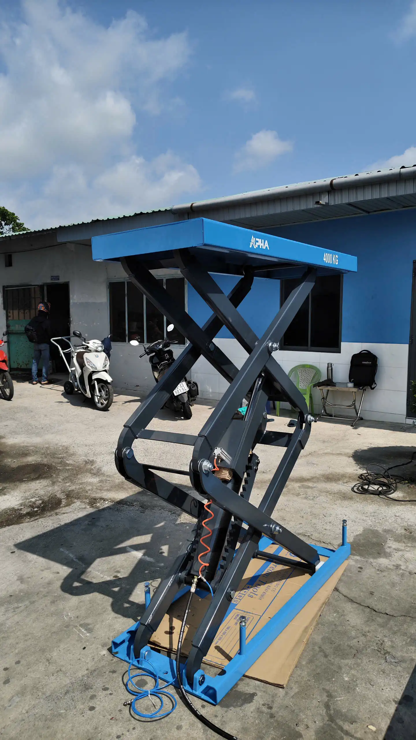 Cầu Nâng Ô Tô Kiểu Xếp Âm Nền ALPha AL-4XA 15 Cầu nâng xếp âm nền 4000kg lên kịch tầm