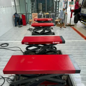 CẦU NÂNG Ô TÔ KIỂU XẾP ÂM NỀN SUNTEK -3500S 6 Cầu nâng ô tô âm nền Suntek 3500S lắp đặt thực tế tại garage