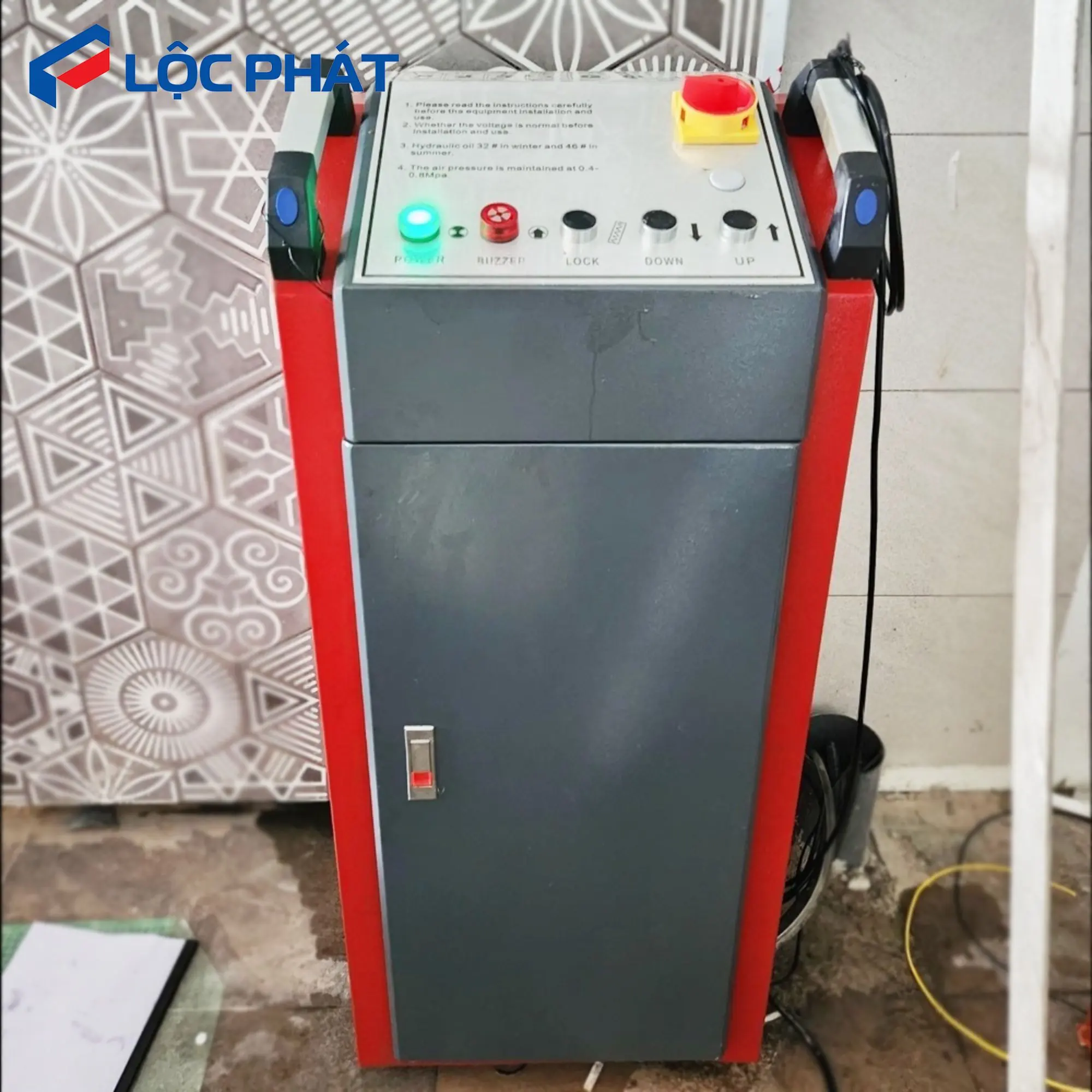 CẦU NÂNG Ô TÔ KIỂU XẾP ÂM NỀN SUNTEK -3500 15 Tủ điều khiển 24V cầu nâng ô tô kiểu xếp SUNTEK