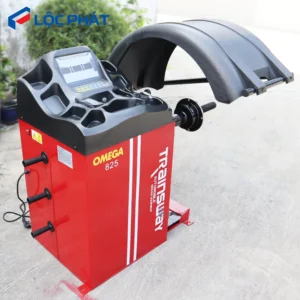 Máy cân bằng lốp ô tô OMEGA TRAINSWAY 825 có chụp chắn an toàn