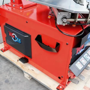 Top 1 Máy Tháo Vỏ Xe Du Lịch Cần Xoay Ngang SunTek LP-990A 13 Mâm kẹp 4 chấu của máy tháo vỏ SunTek LP-990A với cần phụ CP-4, thể hiện sự chắc chắn.