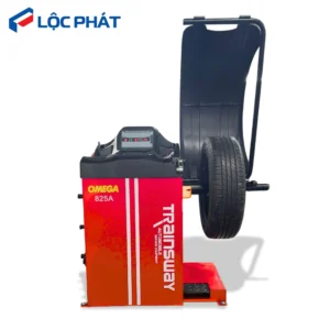Máy cân bằng lốp ô tô Omega 825A màu đỏ, có logo Lộc Phát.