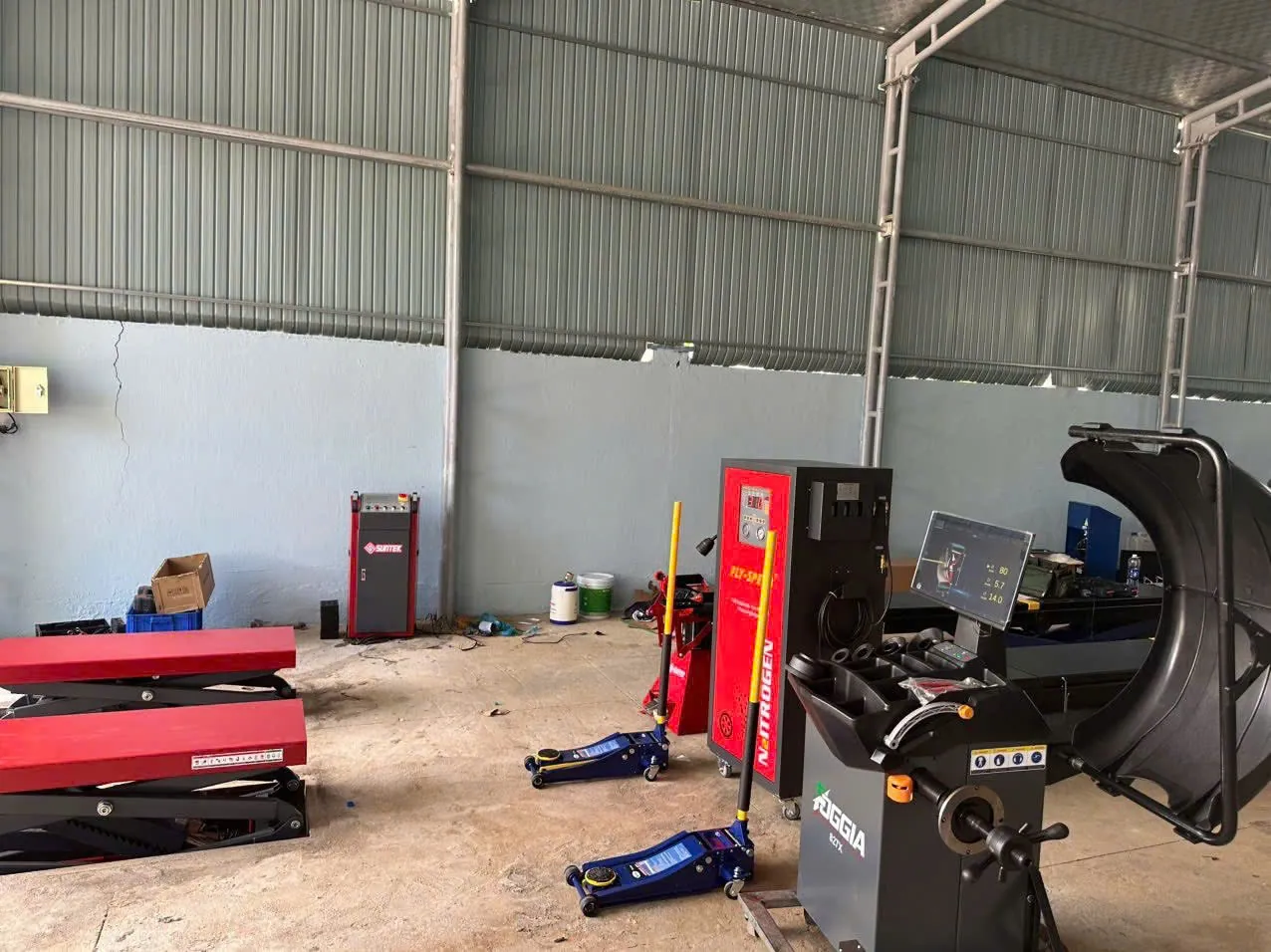 Máy Cân Bằng Lốp Ô Tô Foggia 827X | Thiết Bị Detailing Cao Cấp 44 Nâng cấp tiệm sửa xe với máy cân bằng lốp ô tô Foggia 827X