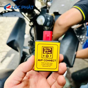 AVP CONNECT: Thiết Bị Remap & Chẩn Đoán Đỉnh Cao 2026 8 Sử dụng thiết bị AVP CONNECT để chẩn đoán xe máy