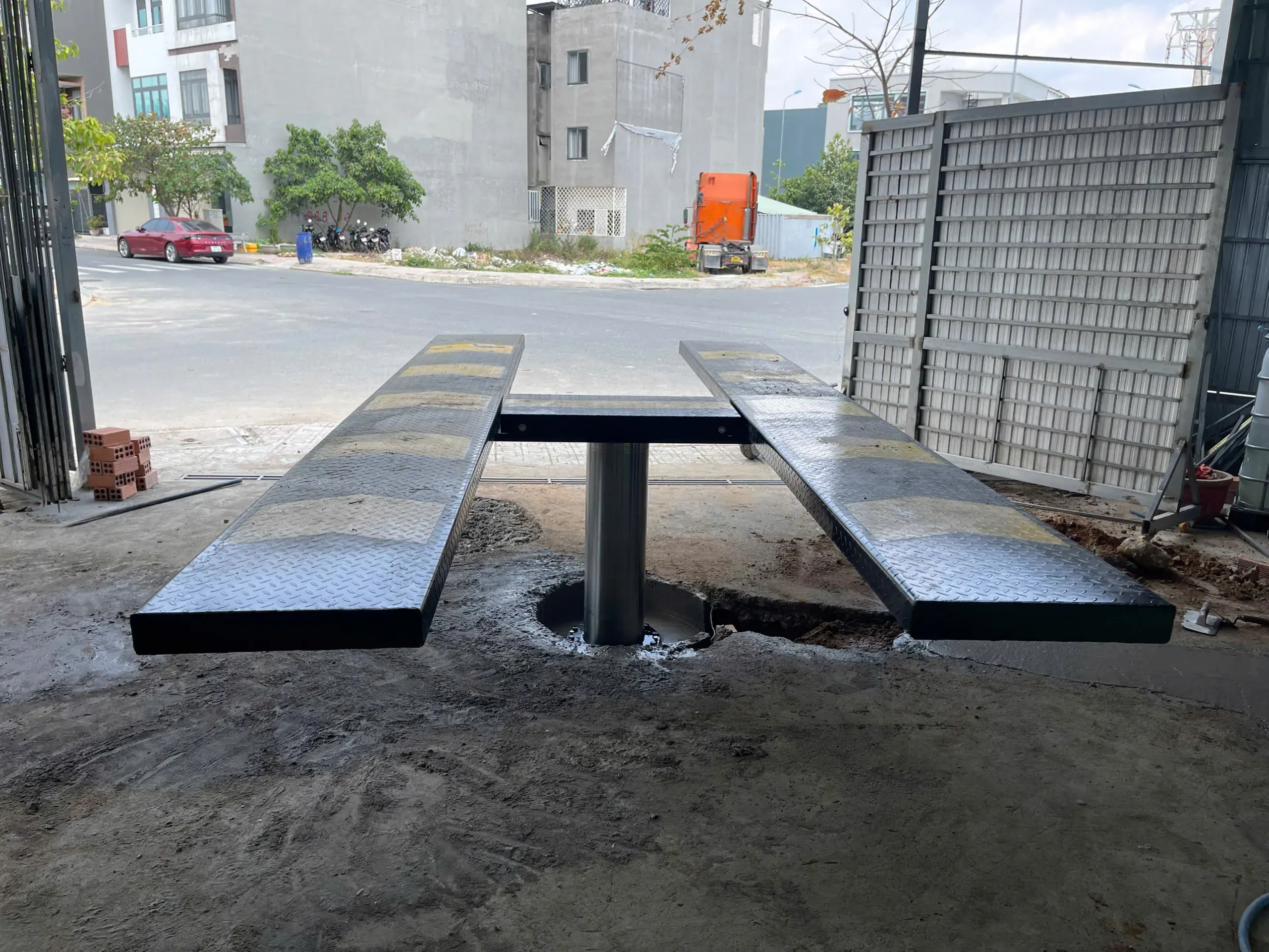 Lắp đặt bàn nâng căn chỉnh cầu nâng 1 trụ Ấn Độ
