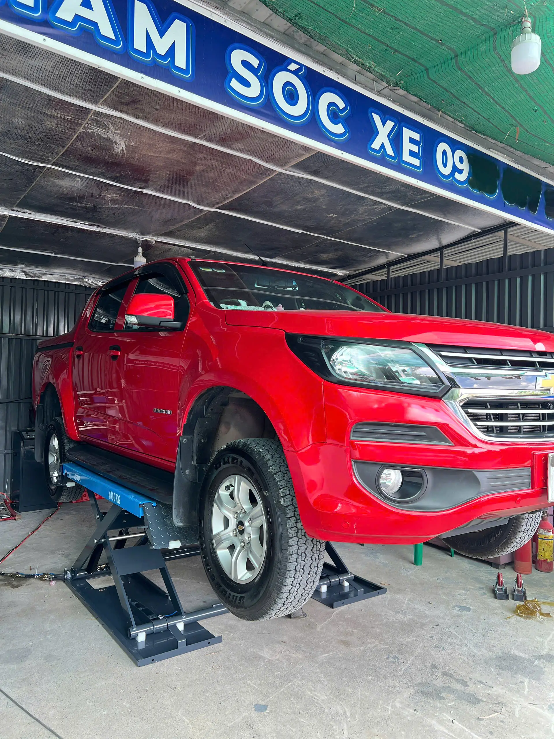 Tổng thể cầu nâng cắt kéo Alpha AL-4XD chính hãng thiết kế hiện đại