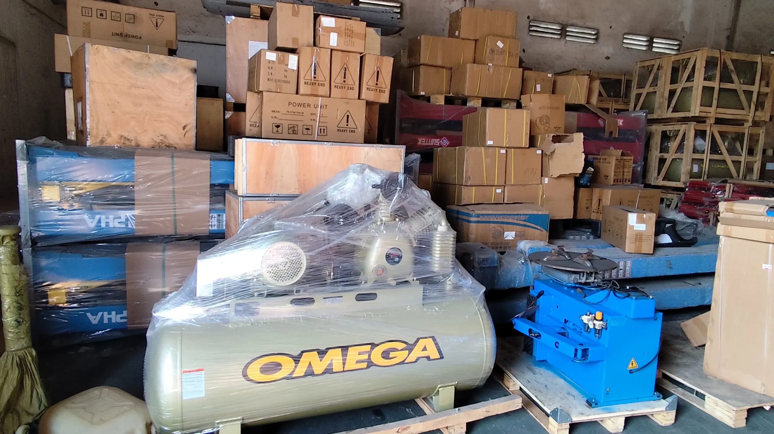 Máy nén khí OMEGA công nghiệp - thiết bị garage đồng bộ tại Lộc Phát