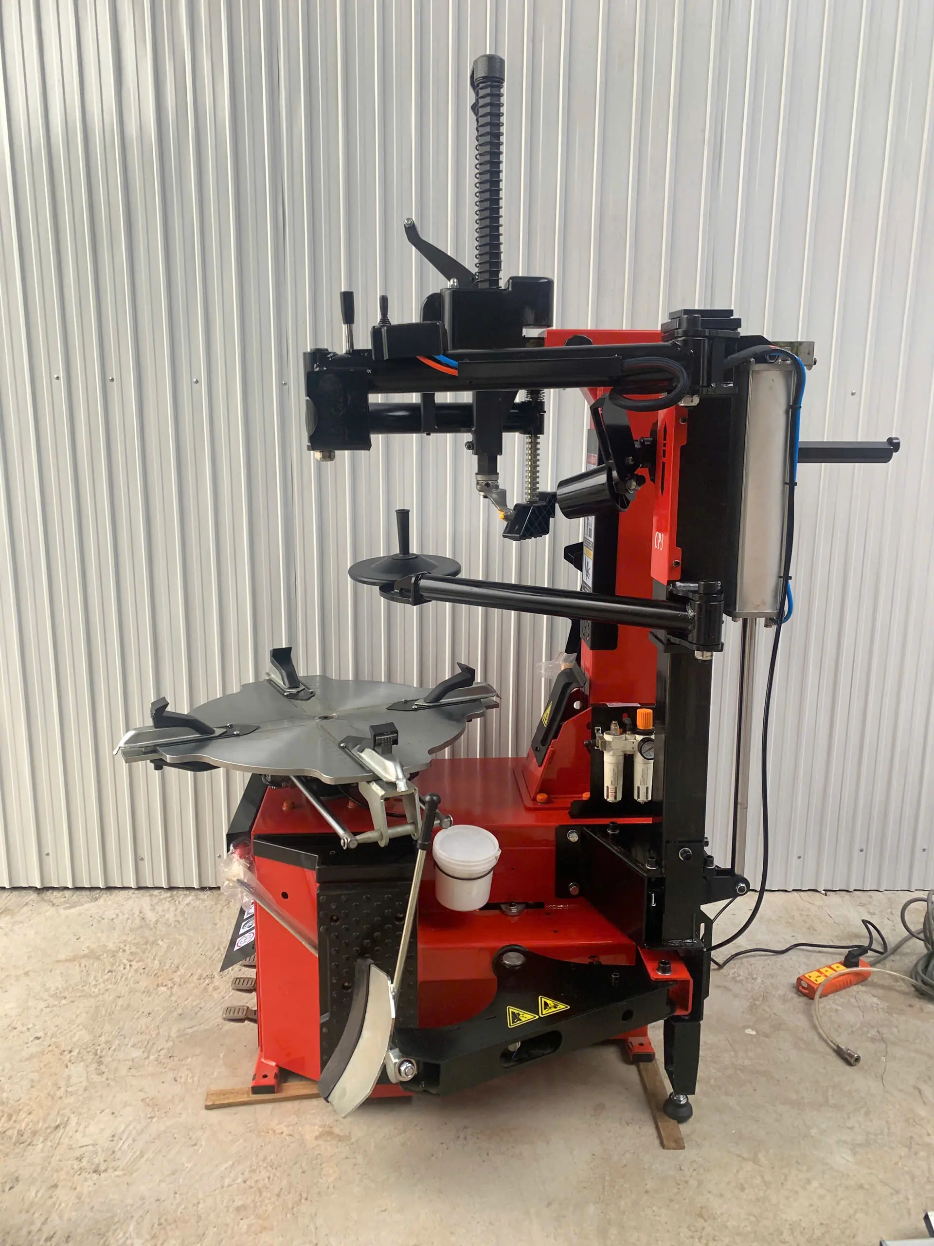 Máy tháo lốp LP-900 tổng thể
