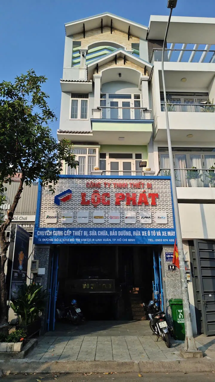 Văn phòng công ty Thiết Bị Lộc Phát - hỗ trợ tư vấn cầu nâng cắt kéo