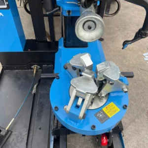 Chi tiết cụm 4 chấu kẹp tự định tâm và con lăn ép mép lốp Alpha AL-1300-SDL2