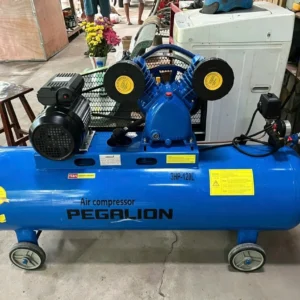 Cận cảnh cụm đầu nén 2 xi lanh tản nhiệt nhôm đúc và bình chứa 120 lít máy nén khí Pegalion 3HP
