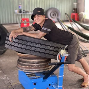 Lắp đặt và kiểm tra vận hành máy ra vào lốp xe tải lưu động SUNTEK QD-B tại bãi xe