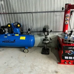 Máy nén khí Pegalion 2HP 120L kết hợp cùng máy khoan bàn và máy ra vỏ xe máy