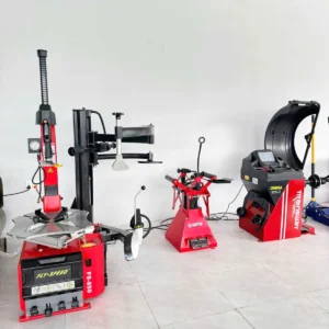 Trưng bày máy tháo lắp lốp ô tô Fly Speed FS-850 có cần phụ tì đè RH-750