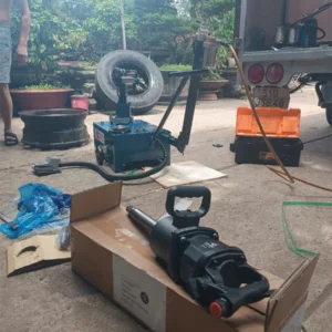 Bộ thiết bị trạm lốp lưu động súng xiết bulong HITORQ 2631 và kích đội thủy lực